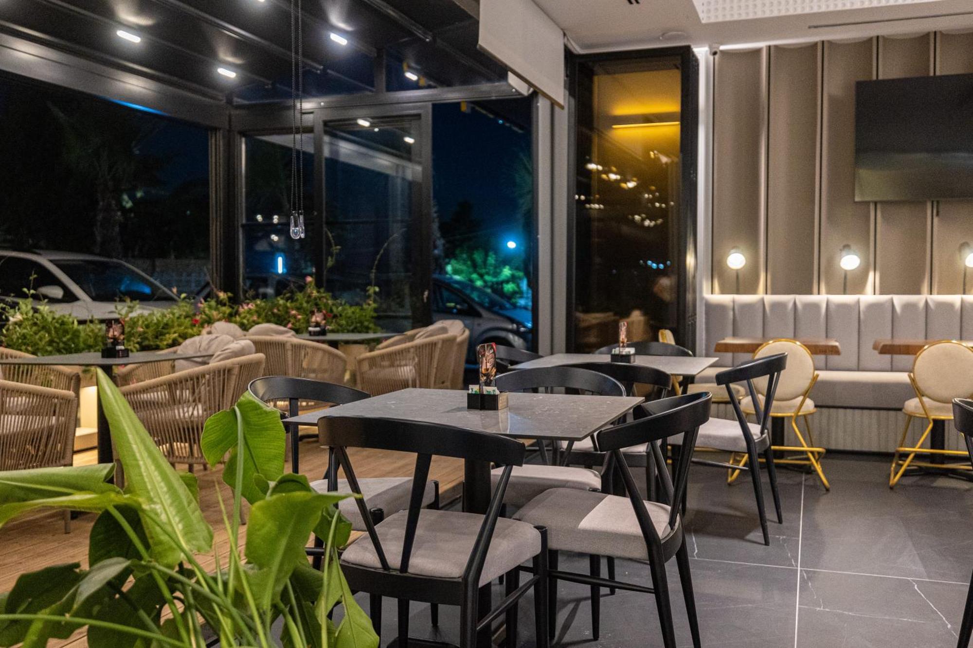 Diora'S Hotel And Apartments Vlorë エクステリア 写真